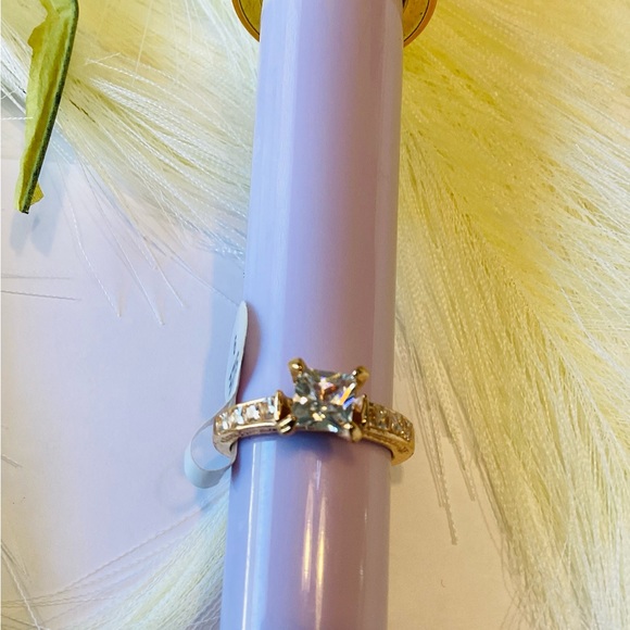 Beautiful Gold Color Fashion Ring Surrounded by Beautiful Diamond Stone Size 9 - Picture 4 of 4